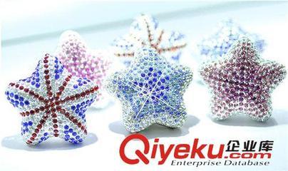 DAD鑲鉆五角星風口香水 鑲鉆五角星汽車飾品 水晶鉆海星風口香膏-饒平縣海山路士達汽車裝飾用品經營部提供DAD鑲鉆五角星風口香水 鑲鉆五角星汽車飾品 水晶鉆海星風口香膏的相關介紹、產品、服務、圖片、價格饒平縣海山路士達汽車裝飾用品經營部、汽車防爆膜;汽車改裝件;LED燈;汽車飾品;汽車香水;車載小電器;車衣